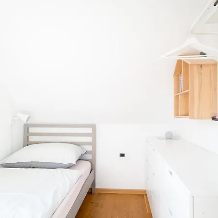 Modern House T&d For 7 Pax With Spacious Garden Apartment *
