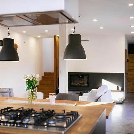 Modern House T&d For 7 Pax With Spacious Garden Apartment *